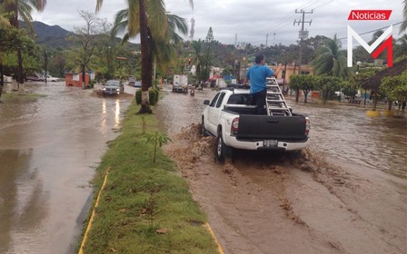 Intensa lluvia provoca desbordamiento del arroyo Santiago; autoridades evacuan a familias de Miravalle y Emiliano Zapata