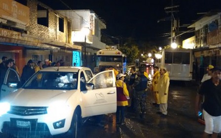 API apoya a la población afectada por las lluvias; realizan limpieza y entrega de despensas