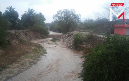 Incomunicados en Vista del Mar por crecida de arroyo