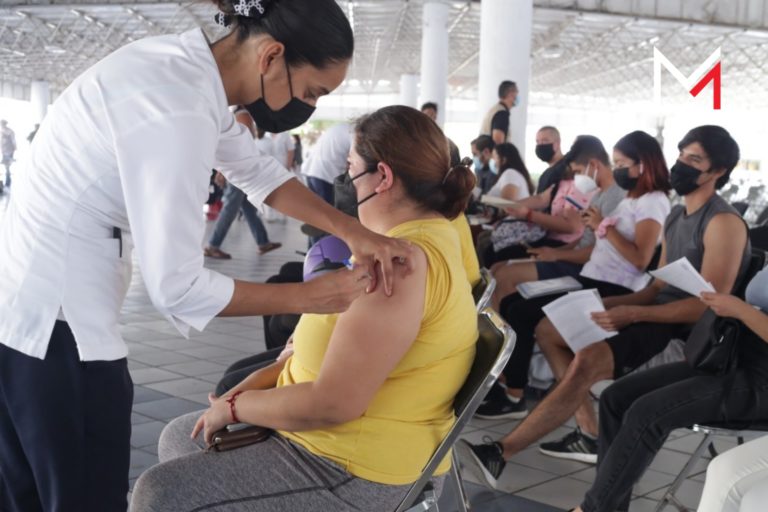 Con vacuna hay menos hospitalizados y decesos por Covid-19 Con vacuna hay menos hospitalizados y decesos por Covid-19